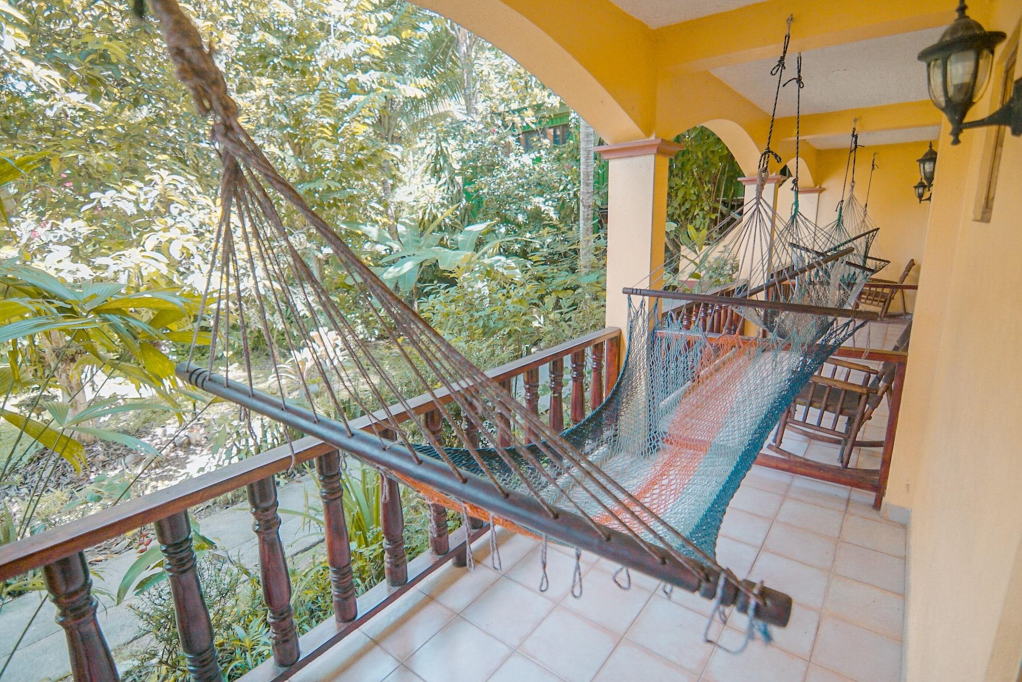 Hotel Tres Banderas Мануель-Антоніо Екстер'єр фото