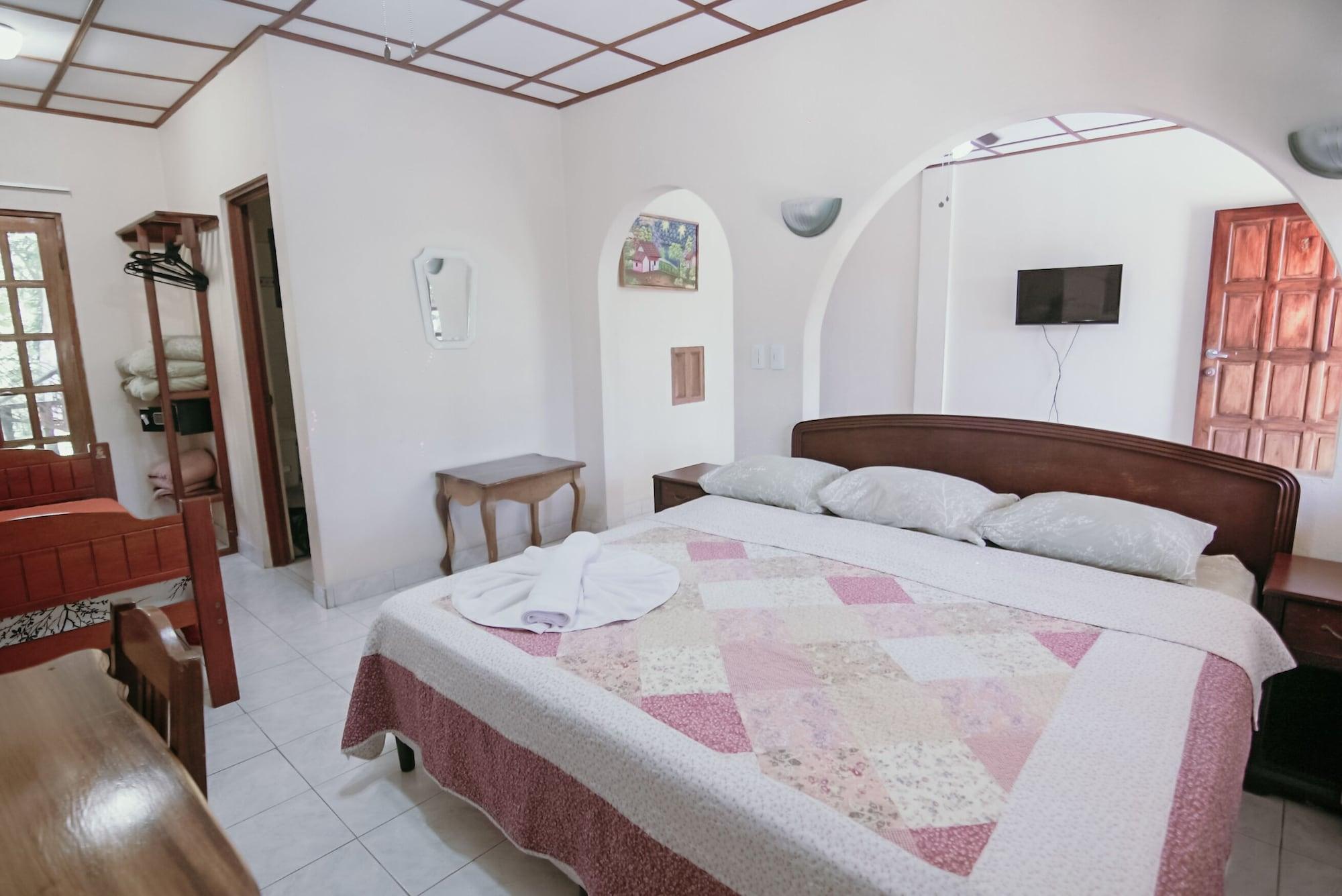 Hotel Tres Banderas Мануель-Антоніо Екстер'єр фото